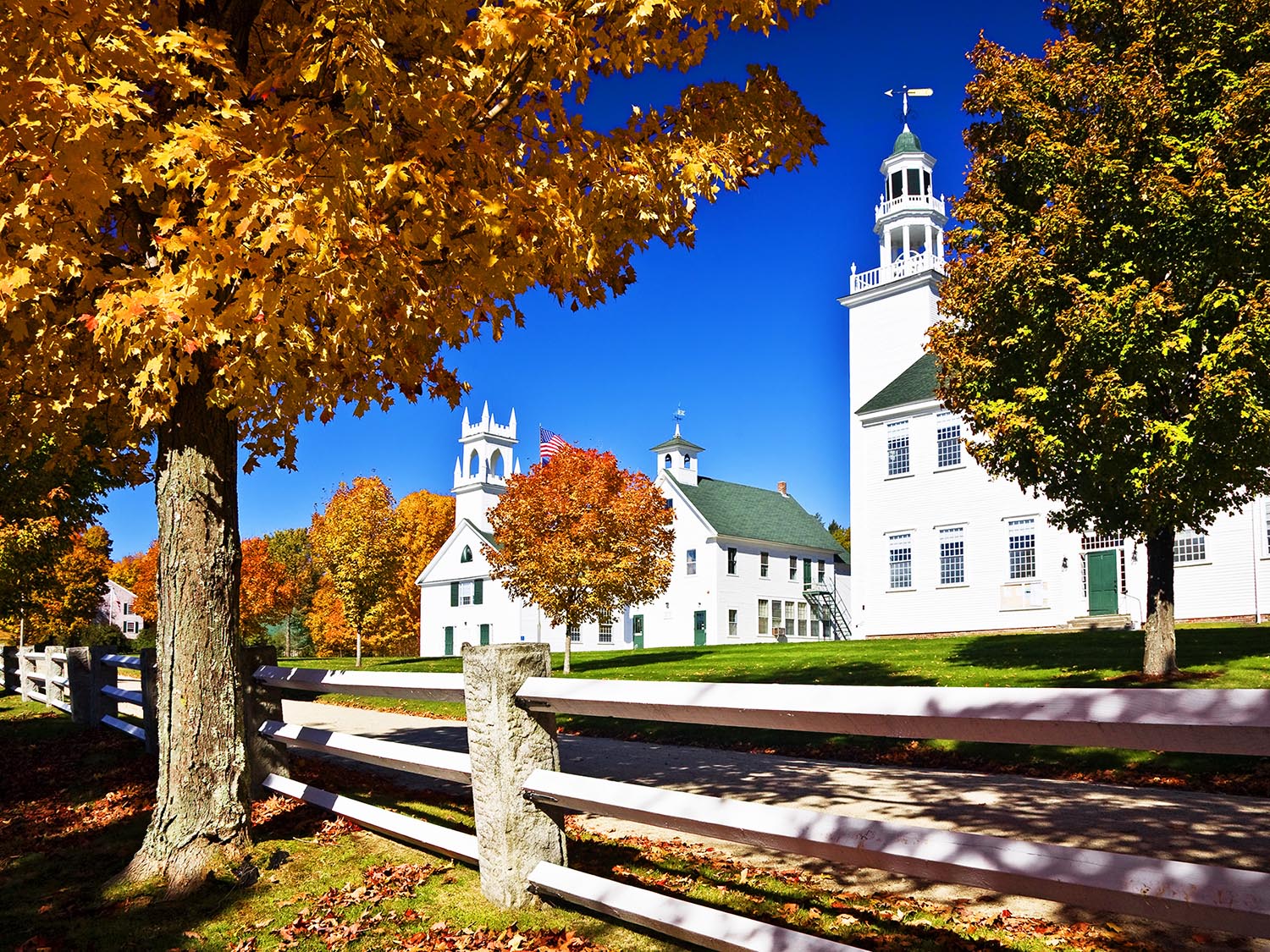 image of downtown lake sunapee