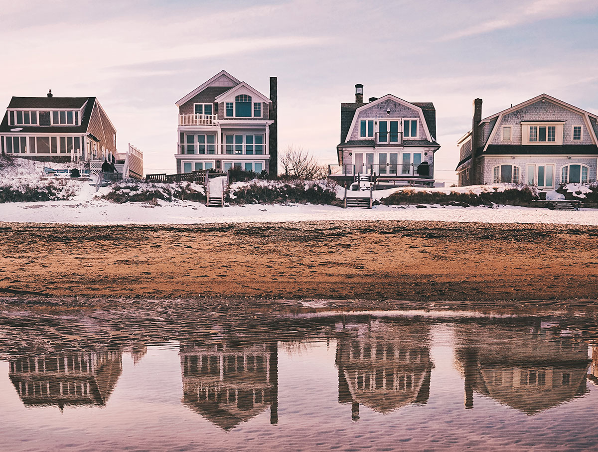 houses on the seacoast in the winter