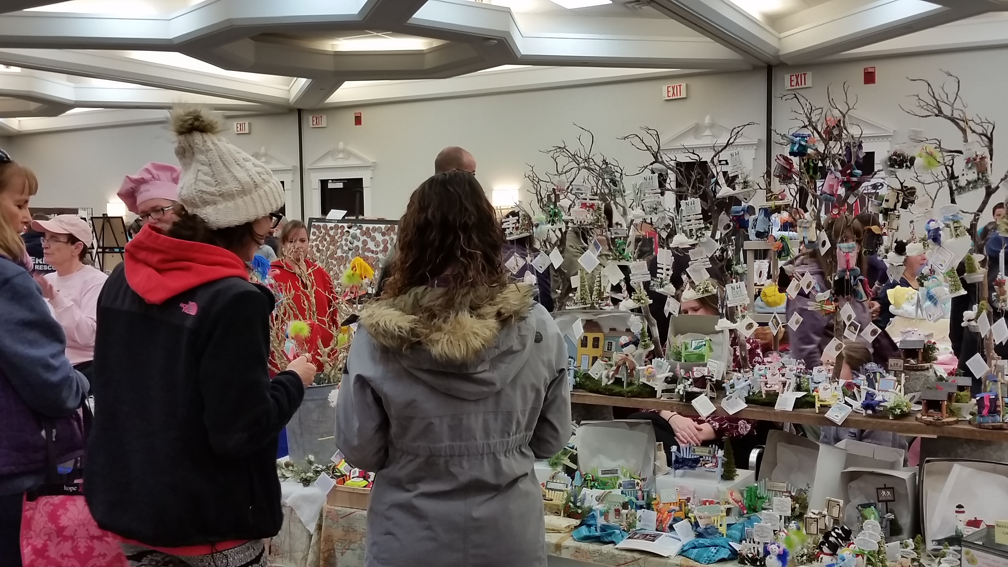 Visit NH Holly Jolly Craft Fair